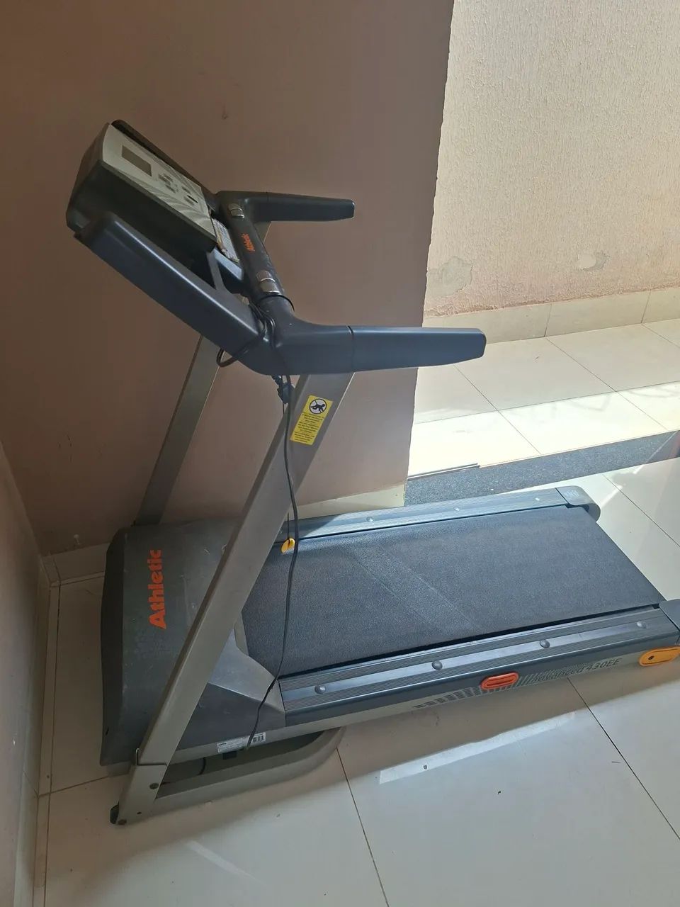 Vende-se esteira 