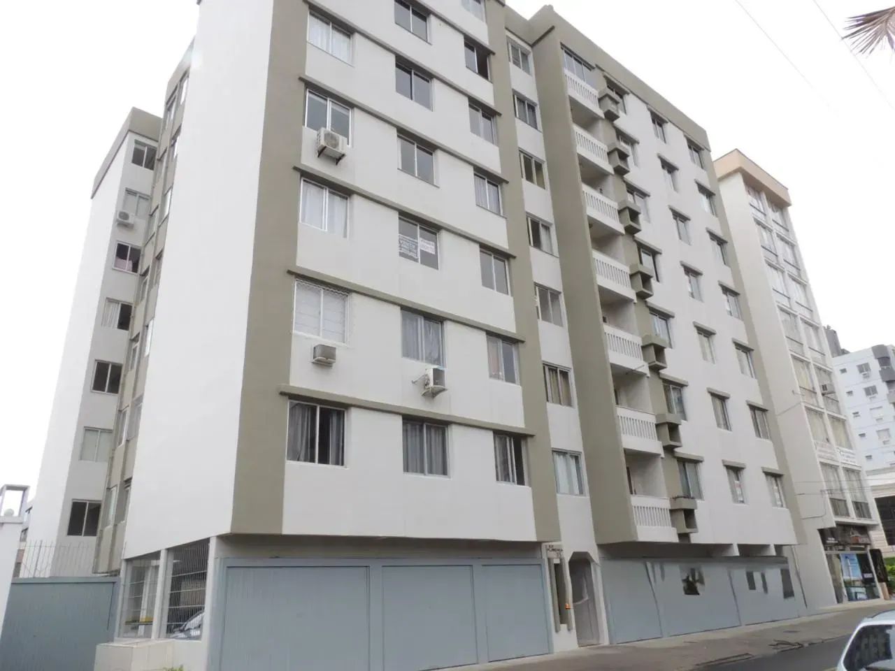 Apartamento amplo de 03 dormitórios no centro de Criciúma