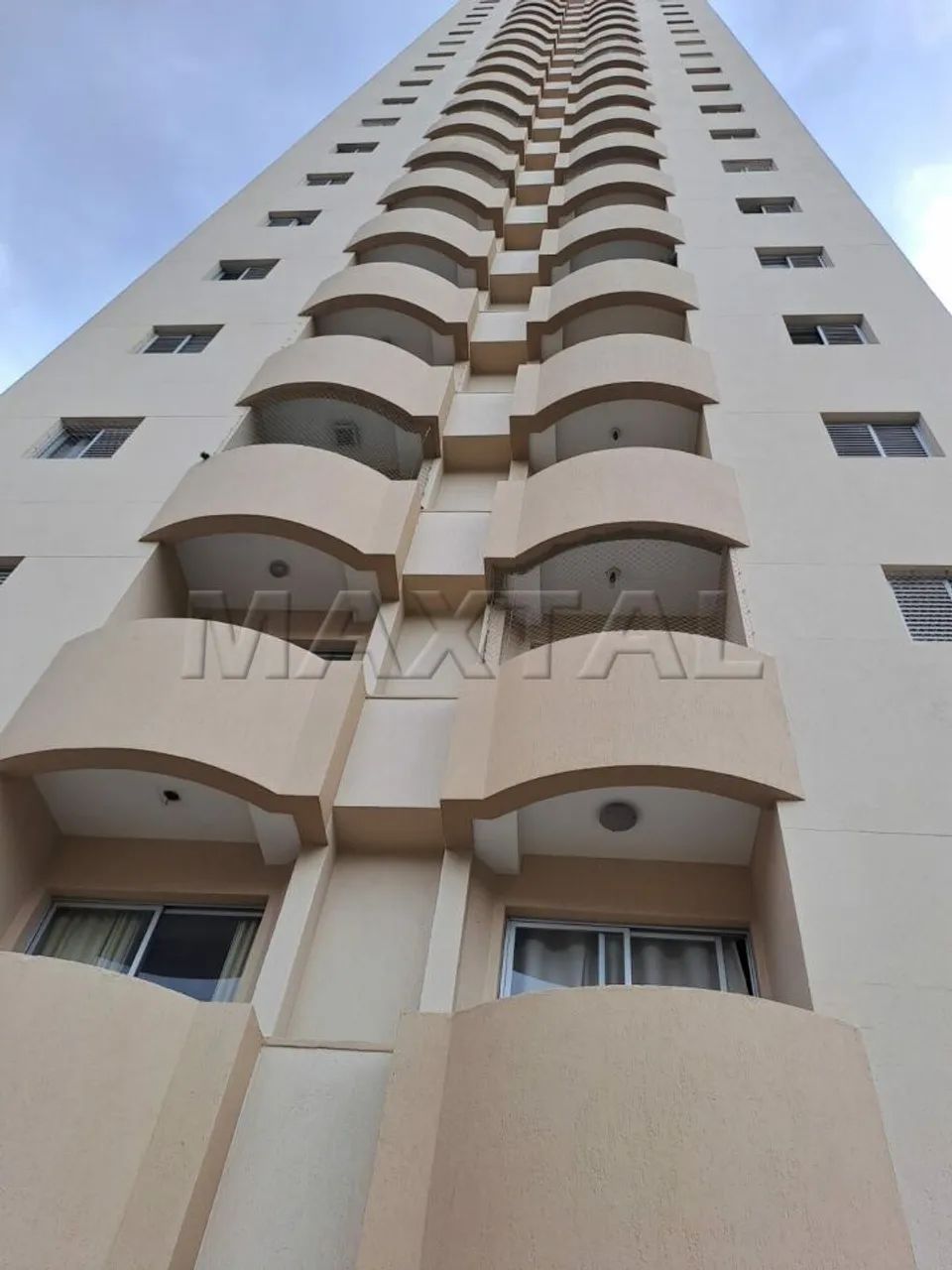 Apartamento com 1 quarto em Santana, sala com sacada, cozinha mobiliada, área de serviço, 