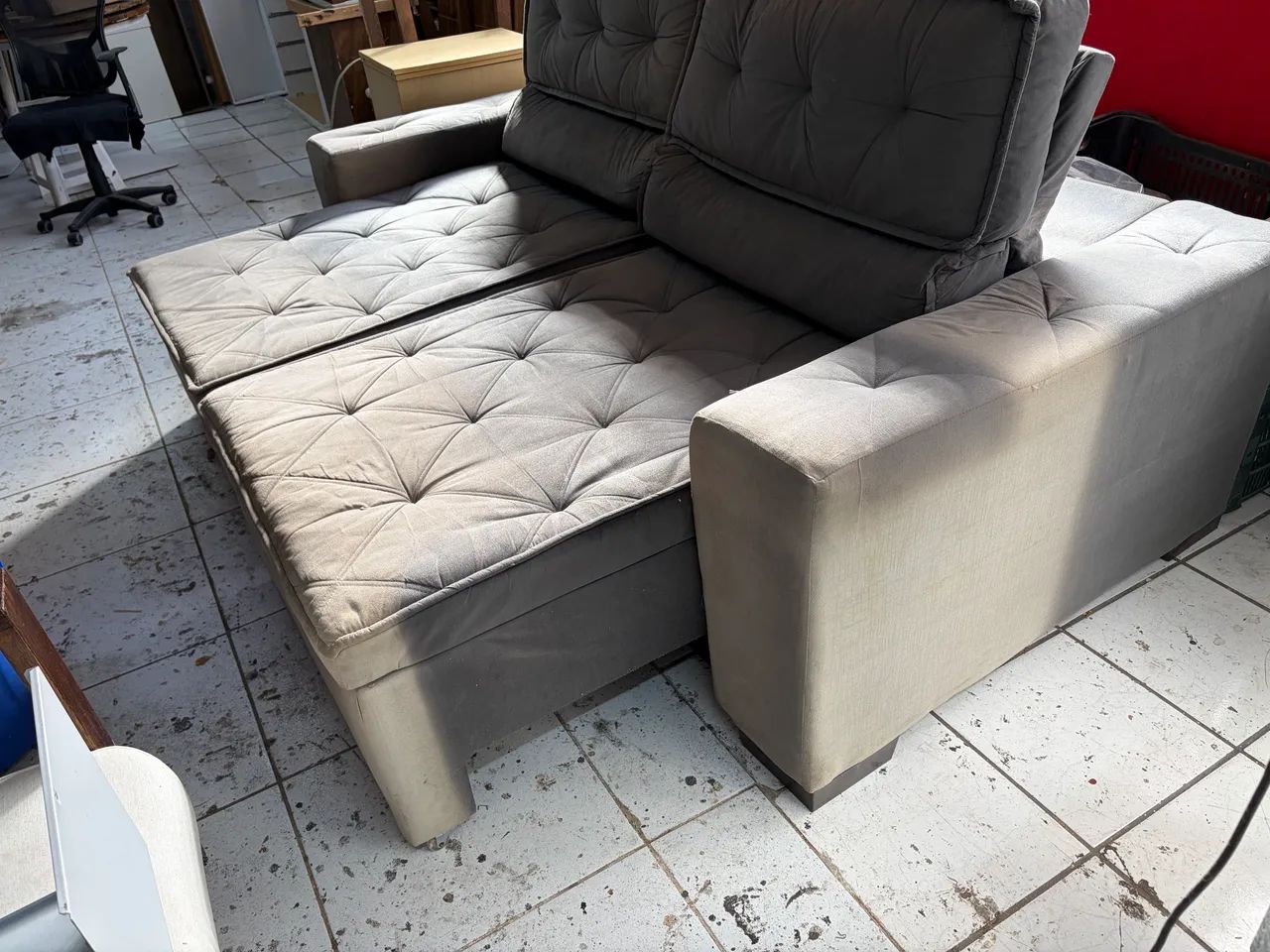 Sofa retratil cinza - Foto 2