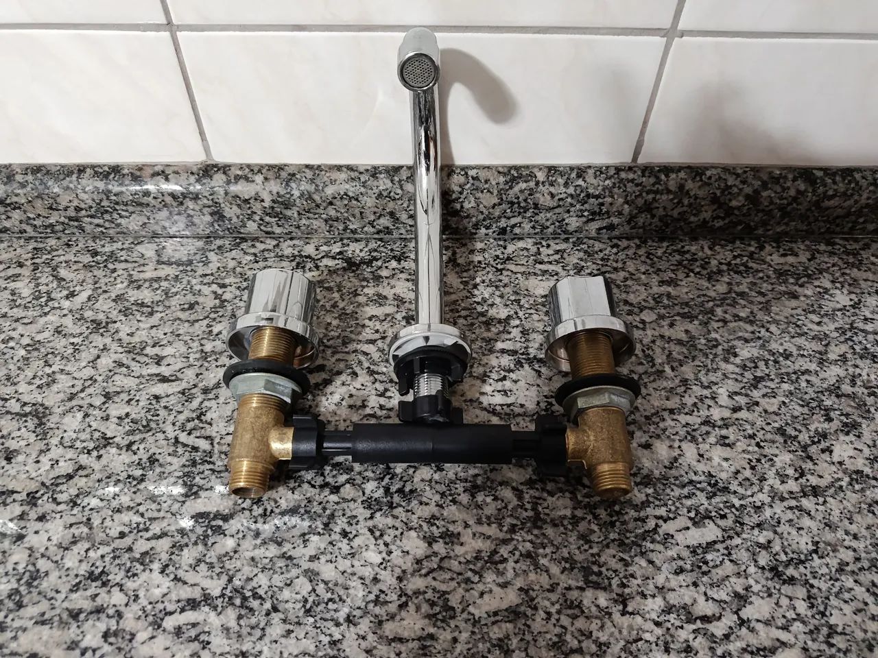 Torneira misturador para lavatório  - Foto 2