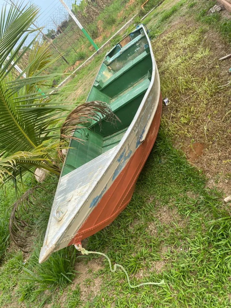 Vendo motor Mercury de 25hp com barco navegável  - Foto 4