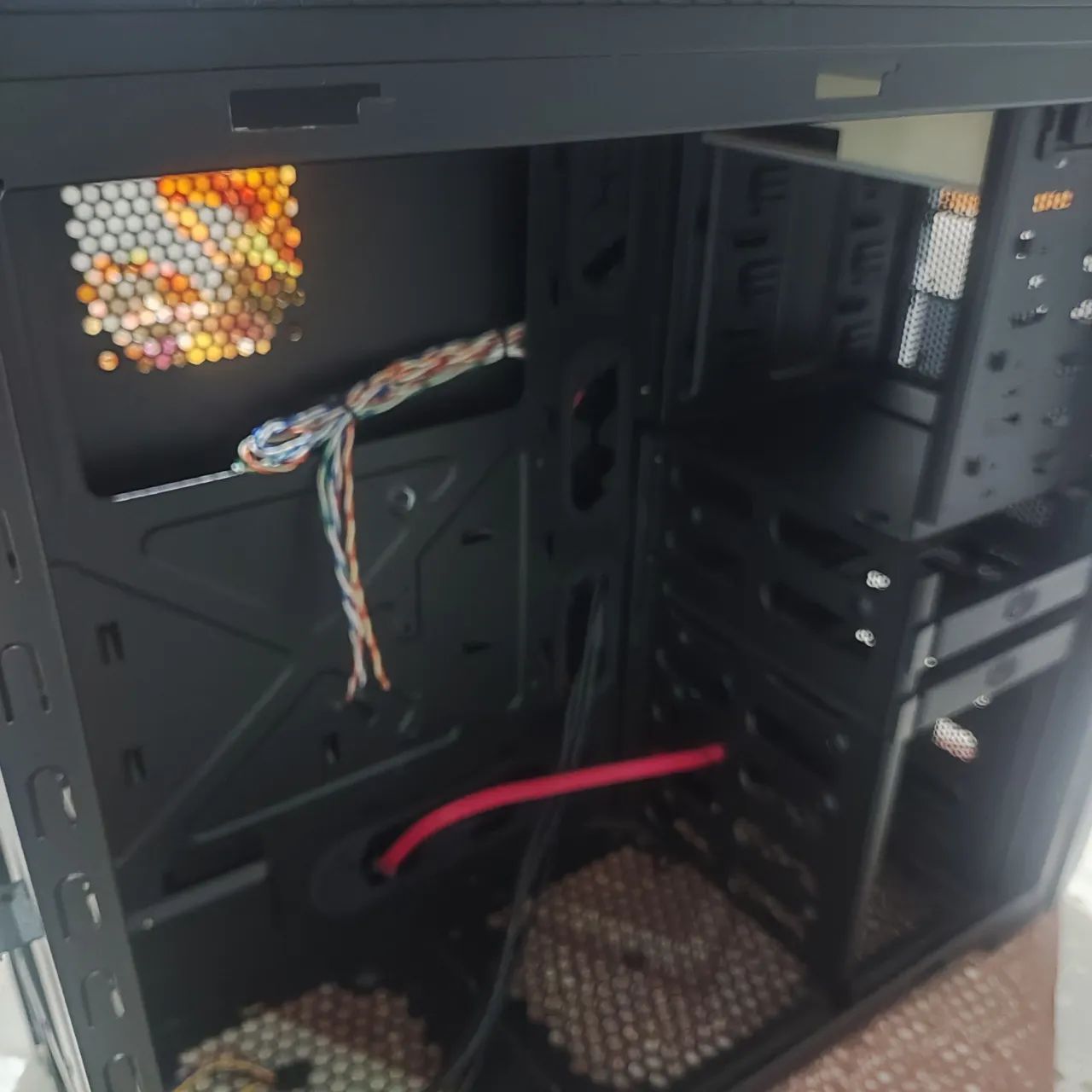 Gabinete cooler master  - Foto 3