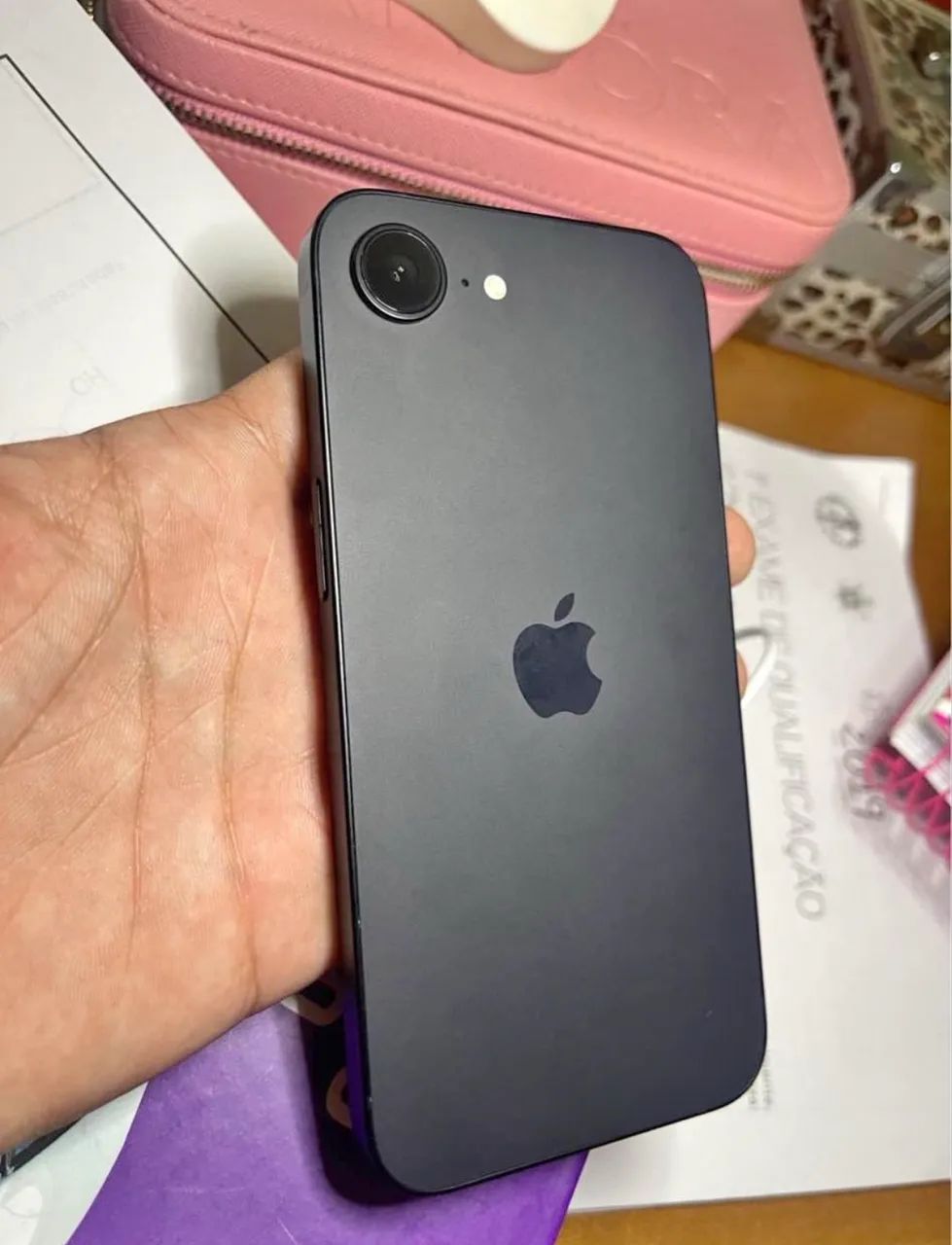 iPhone 16e 