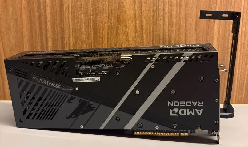 RX 9070 XT 16GB AORUS - Foto 2