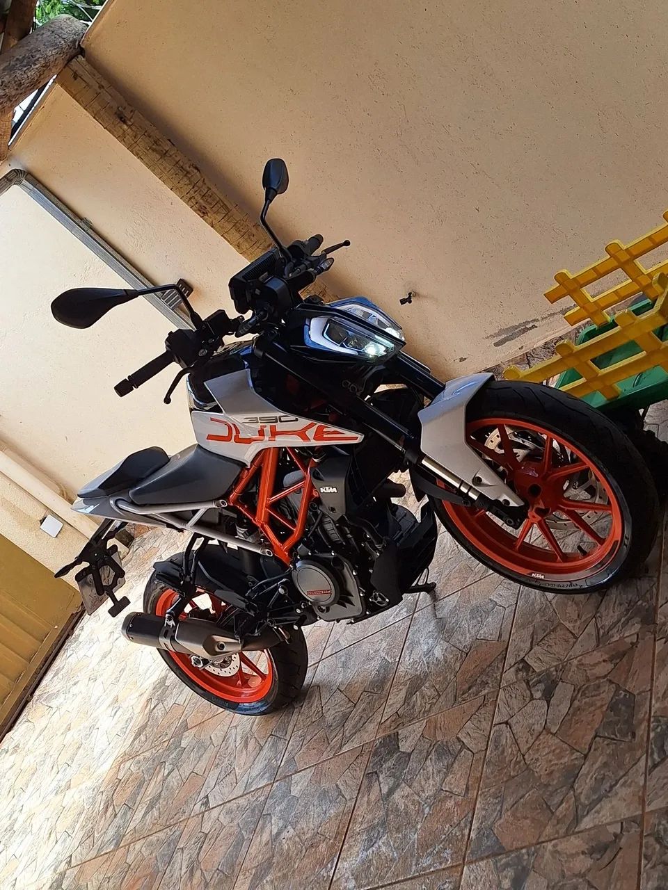 Duke 390