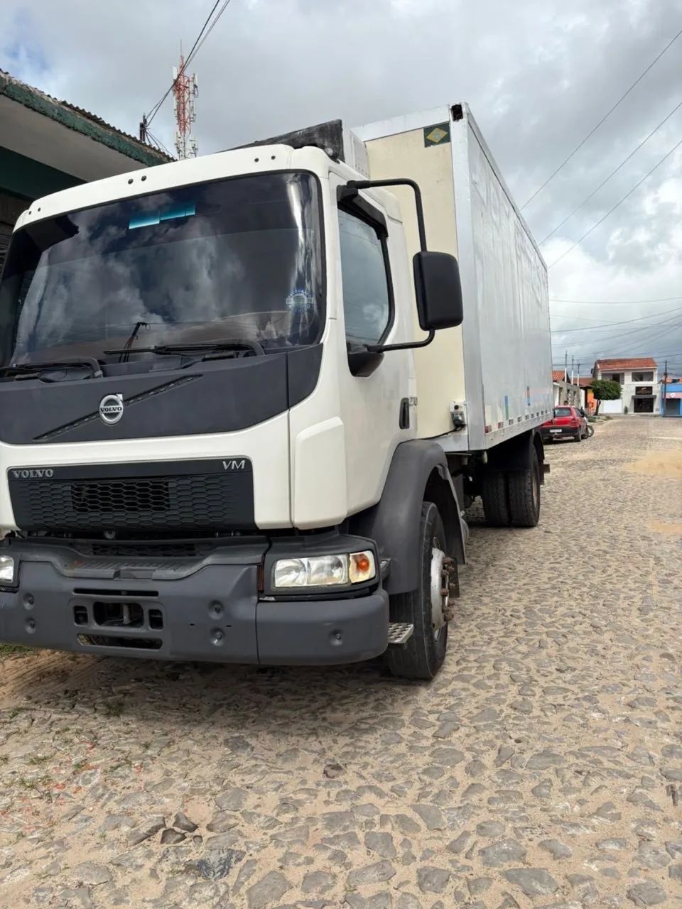 Vendo caminhão volvo VM 270 