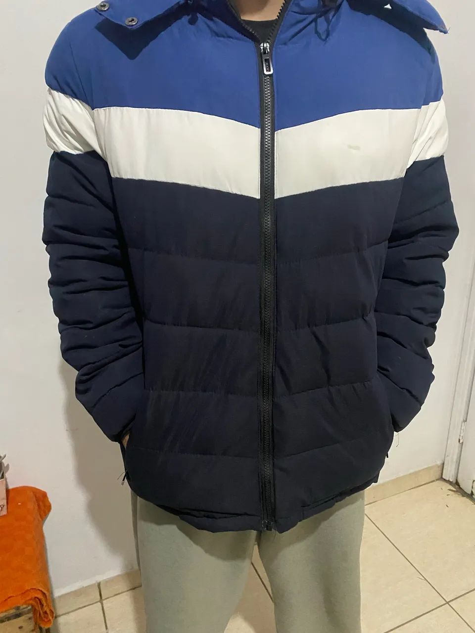 Jaqueta Masculina Acolchoada com Capuz - Azul Marinho - Foto 5