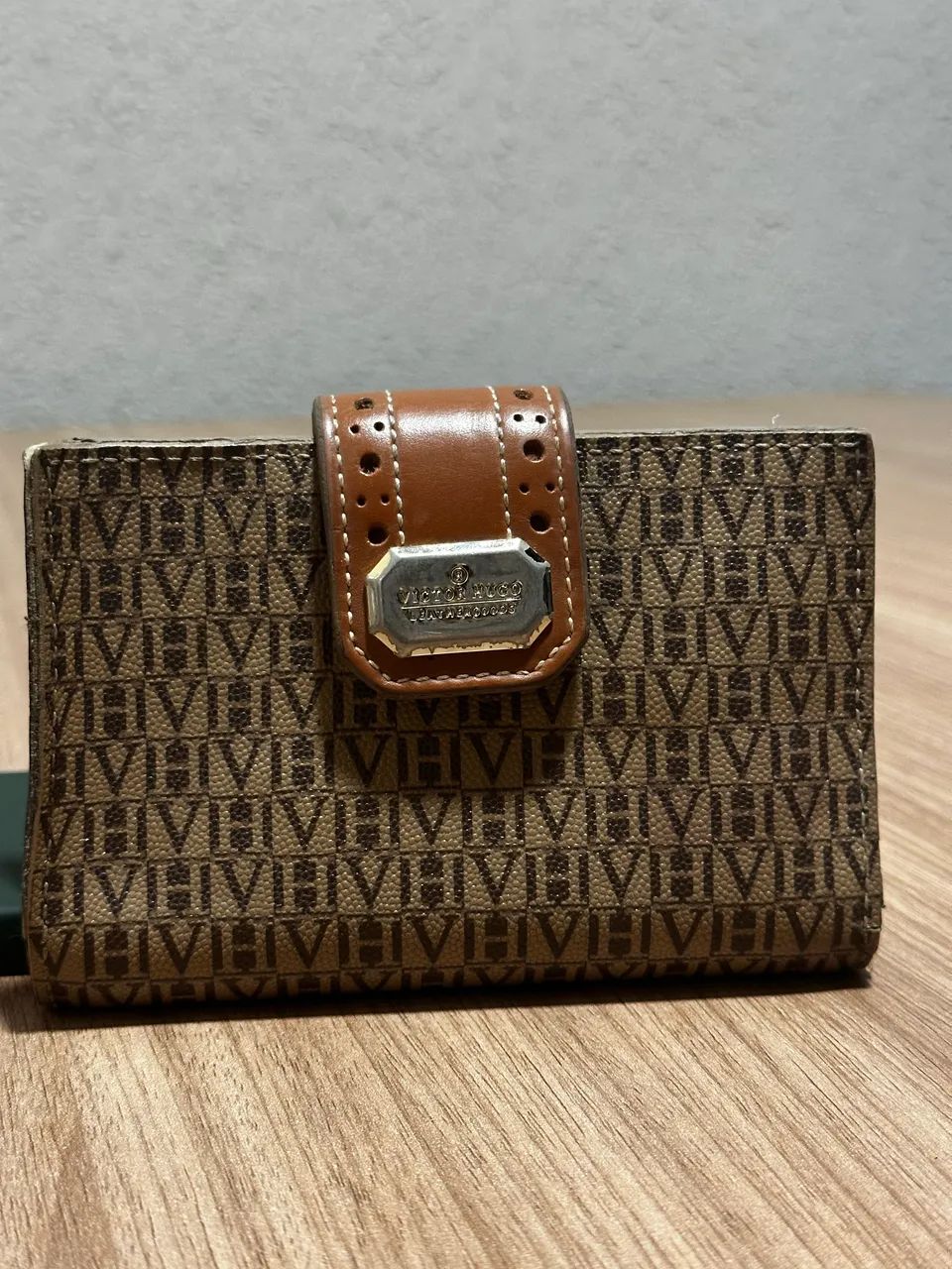 carteira victor hugo monograma marrom