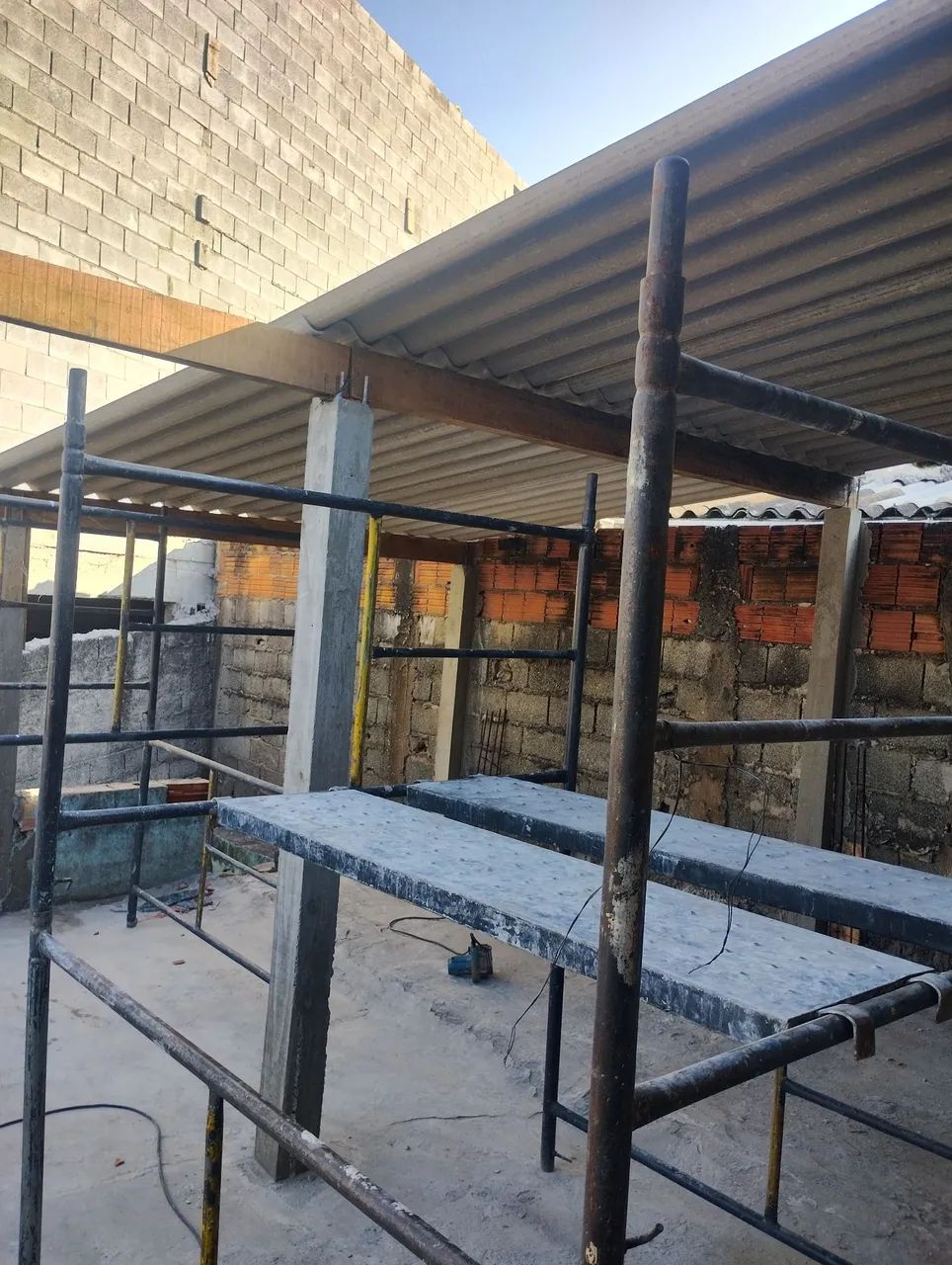Telhado faço pisos reboco alvenaria 