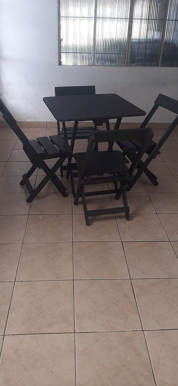 Mesa com 4 cadeiras 