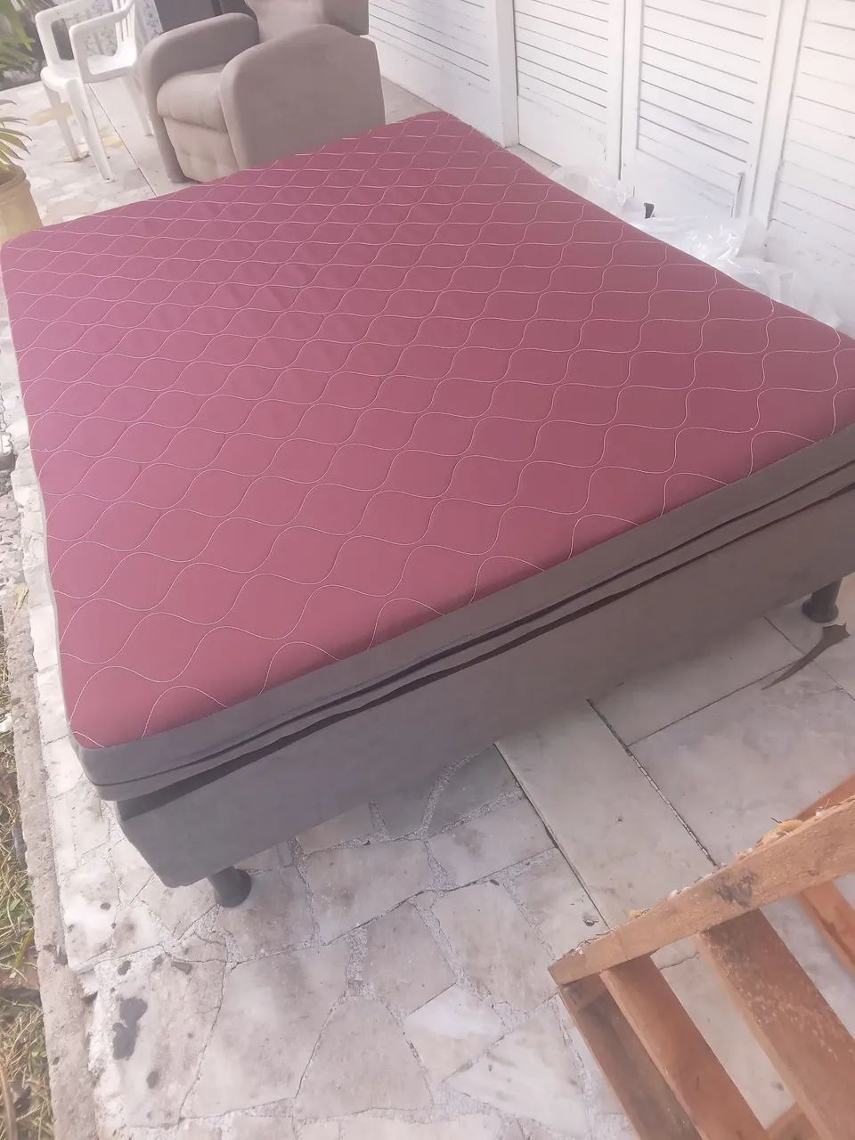 Cama box reformada como nova base + colchão  - Foto 2