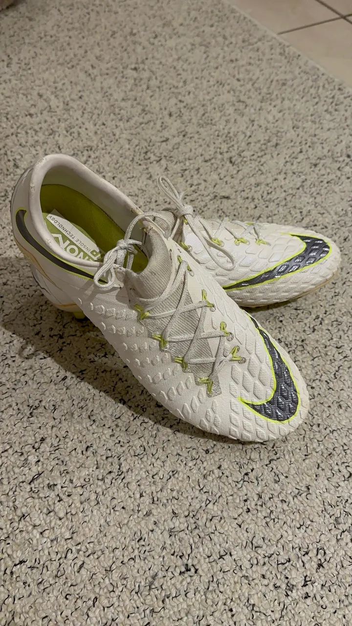 nike hypervenom neymar