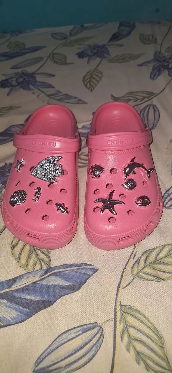 Sandália crocs 35/36 - Foto 3