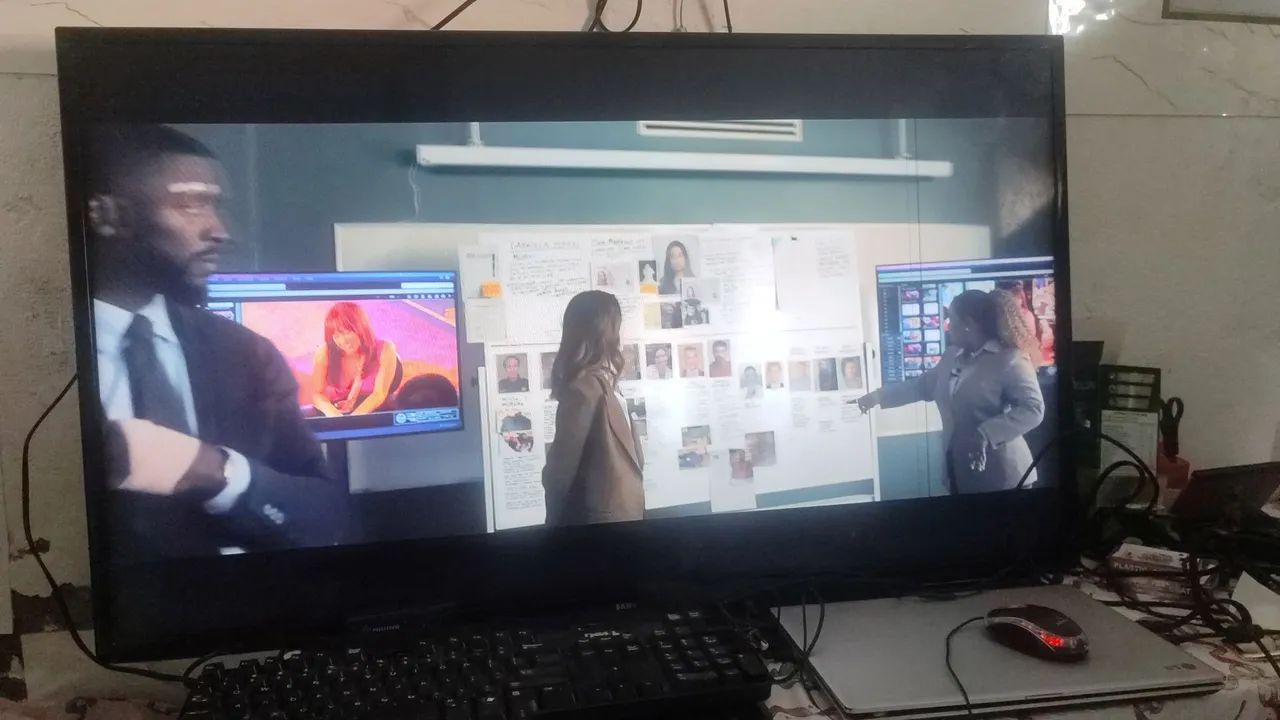 Endo TV Samsung 43 polegadas pra uso ou retirada de peças Léia tudo  - Foto 3