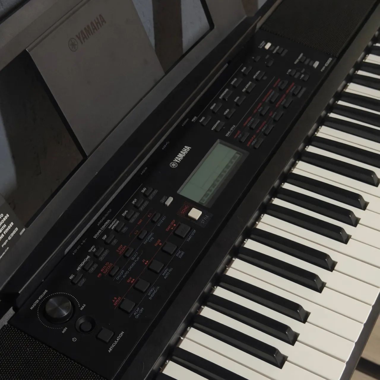 Teclado yamaha 61 teclas  - Foto 2