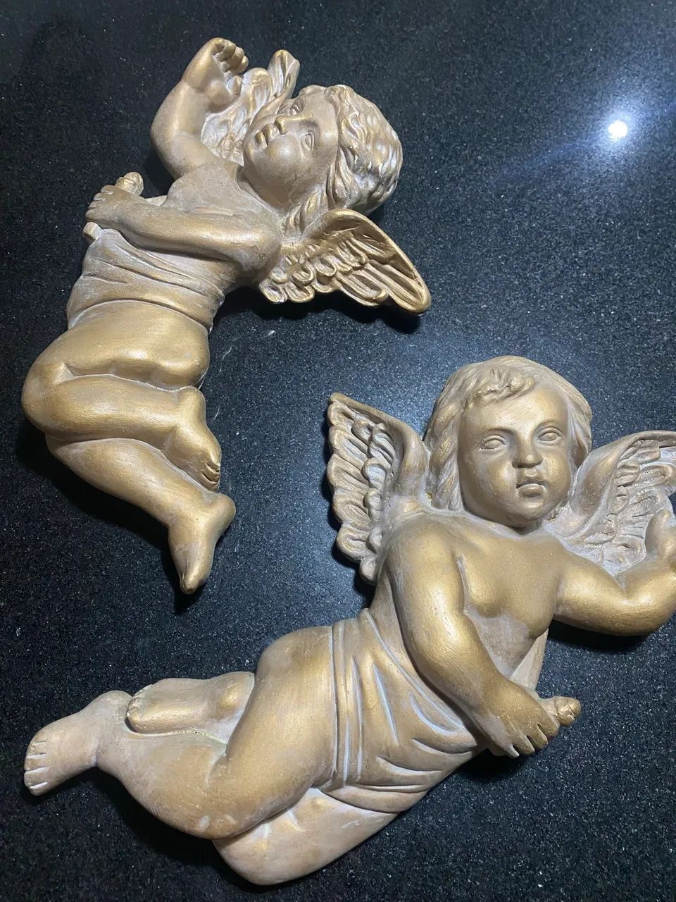 Par de Anjos Decorativos de Parede - Estilo Clássico / Dourado - Foto 2