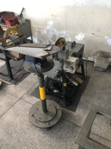Máquina de fechamento de botão com alimentador - Foto 3