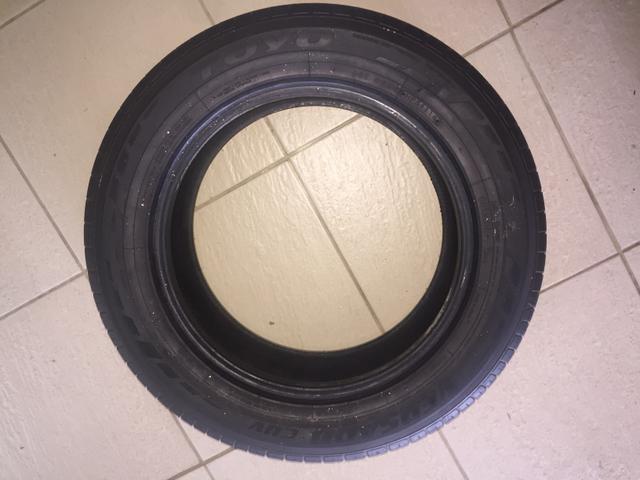 Vendo 1 par de pneus Toyo versado 235/60R18 - Foto 3