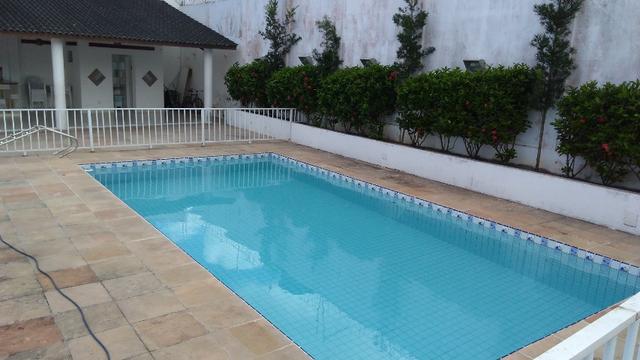 Vende-se Casa 3 Quartos c suíte, Condomínio Fechado, Piscina, Escriturada, Camaçari - Foto 2