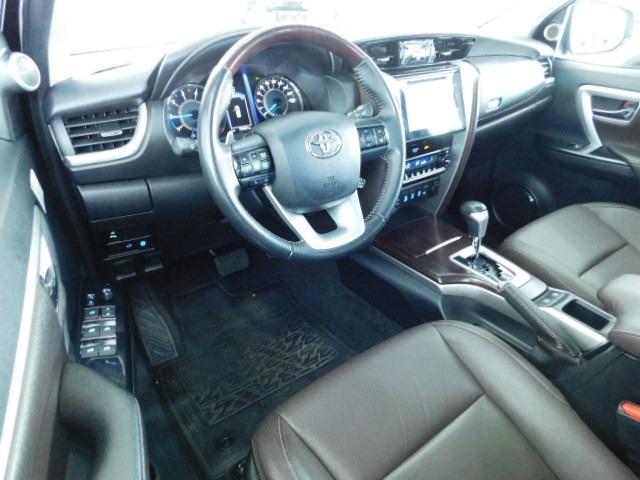 Toyota Hilux SW4 SRV 2.8 Diesel - Foto 16