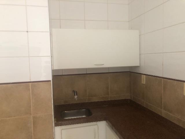 Uma quadra do mar no melhor do Meireles, um quarto - Foto 5