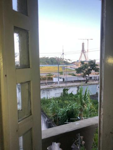 Apto com duas suites, sala e cozinha com uma vaga de garagem permanente em Ilheus (BA)