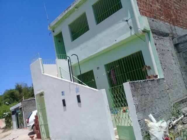 Aluga-se uma casa