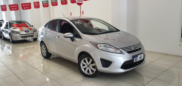 NEW FIESTA 2011 SEDAN SE 1.6 **COMPLETO**