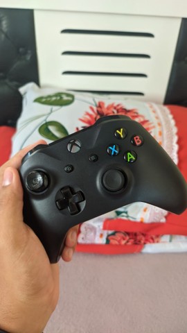 Xbox One S 500g + 2 Controles + FIFA19