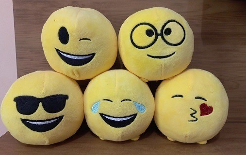 Emoji Pelúcia 11 cm Colecionáveis - Multikids - Foto 2