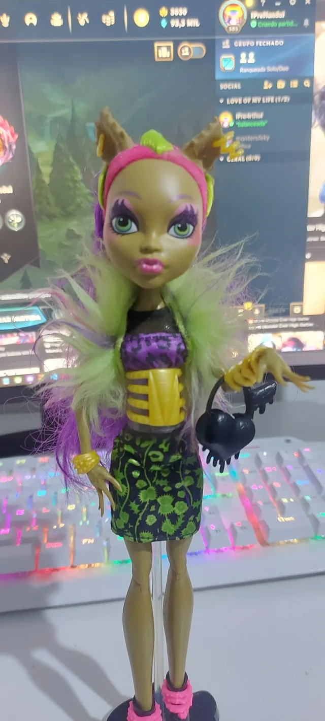 Monster High Doll, Clawdeen Wolf com Acessórios e Cão de Estimação, Bo