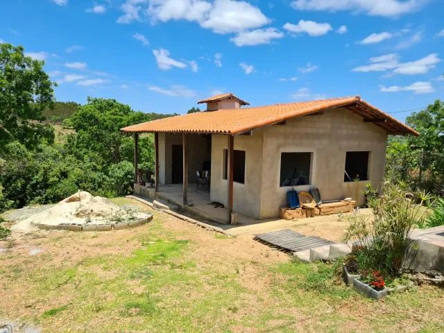Sitio rural medindo 2.300 m², casa, are de lazer, córregos nos fundos (Jaboticatubas).