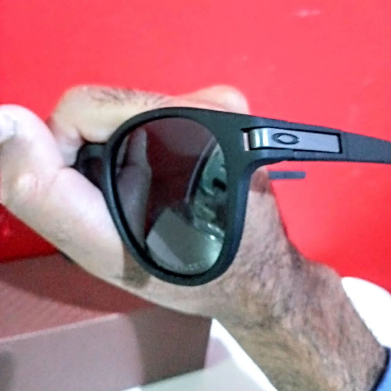 Óculos de sol Oakley Latch redondo preto fosco e lentes polarizada unissex novo  - Foto 3