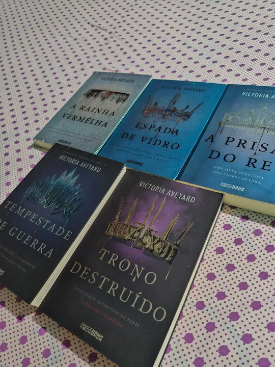 Coleção completa A Rainha Vermelha - Victoria Aveyard