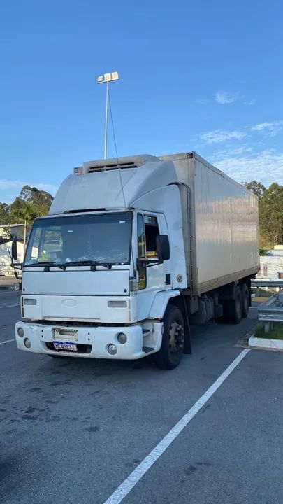 Caminhão Baú Ford Cargo 4532