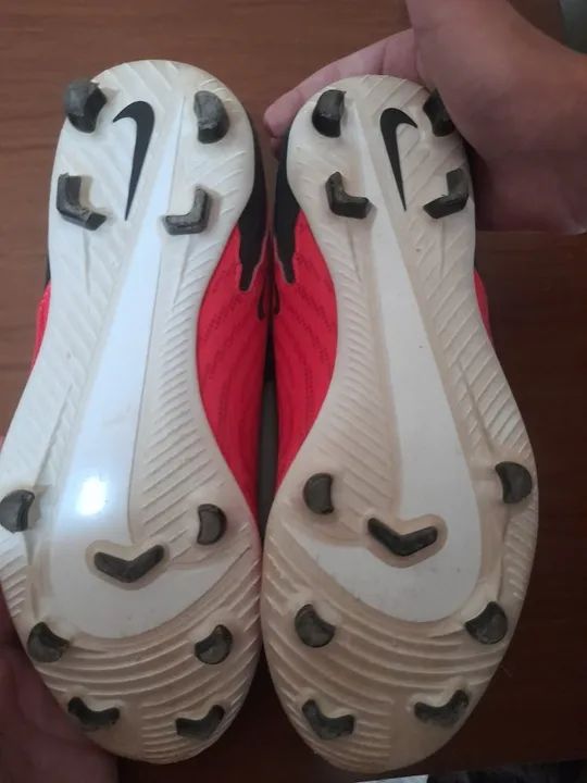 Chuteira Nike número 35 _ Praticamente nova - Foto 2