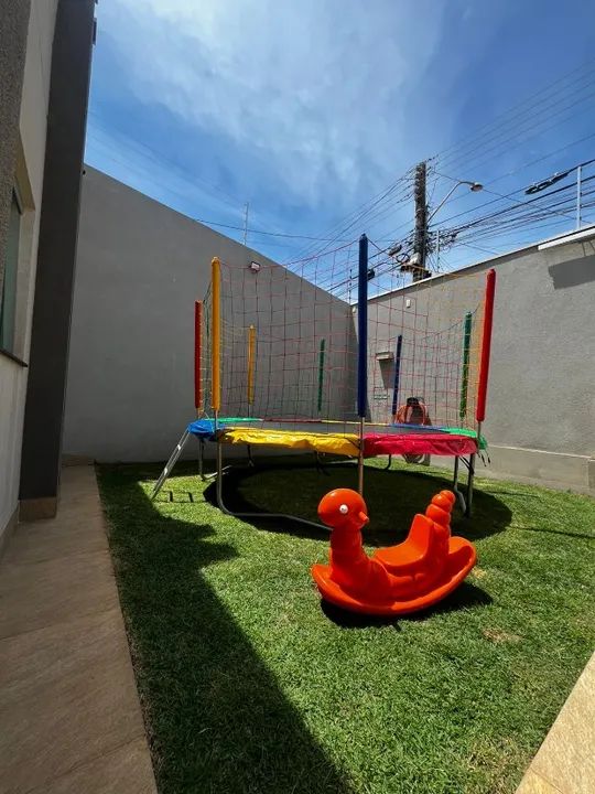 cama elástica- pula pula 3,05m nova com toda segura para criançada R$120,00 - Foto 3