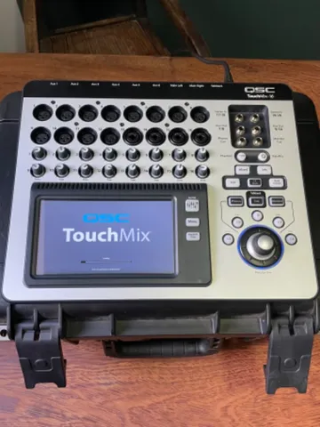 Mesa de som Qsc touchmix 16