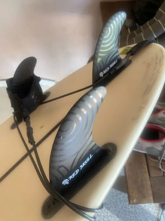 Prancha de surf 5?10 profissional , troco em microondas de boa qualidade - Foto 2