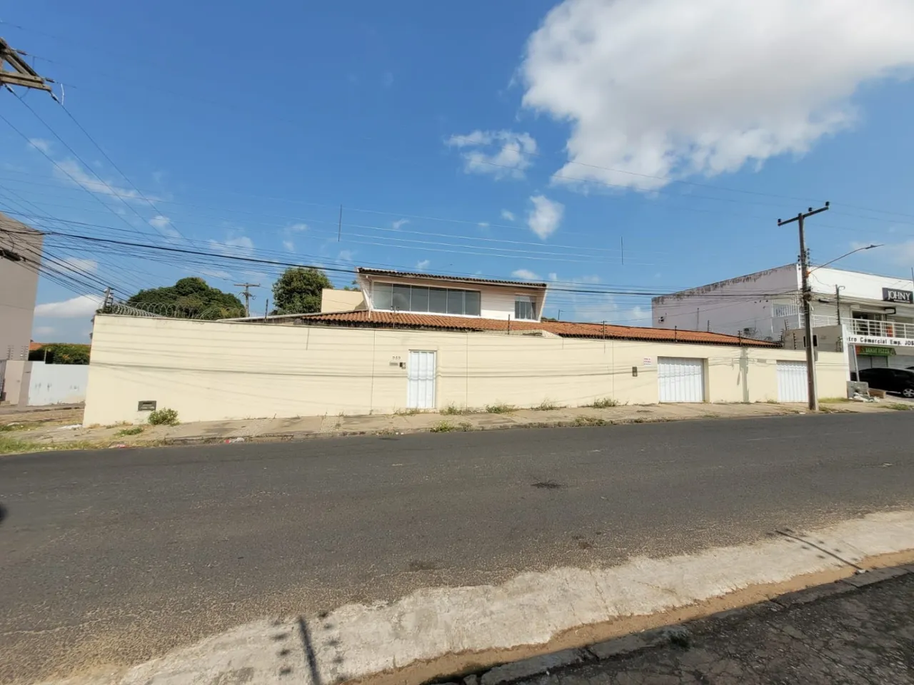Casa de 2 pavimentos para venda e aluguel com 552m² de terreno e 6 vagas em Teresina