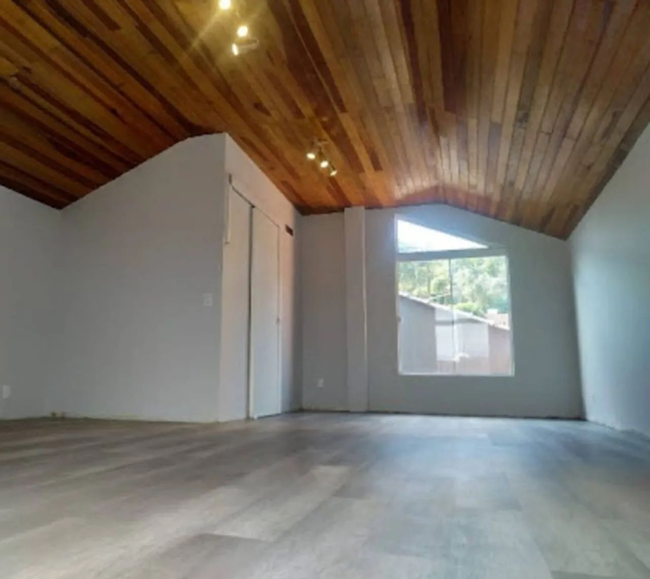 Linda Casa Reformada e Averbada/170m2/2suítes+1Dorm/Acabamentos Alto Padrão/Bom Retiro/Joi - Foto 2