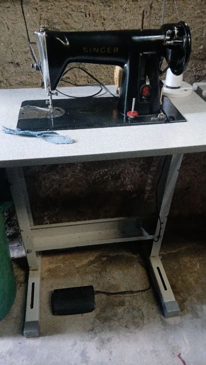 Máquina de Costura Singer