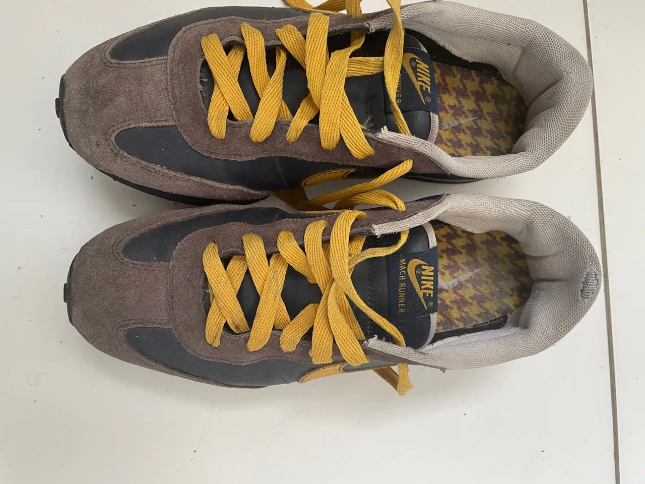 Tênis Nike Mach Runner - Azul e Amarelo
