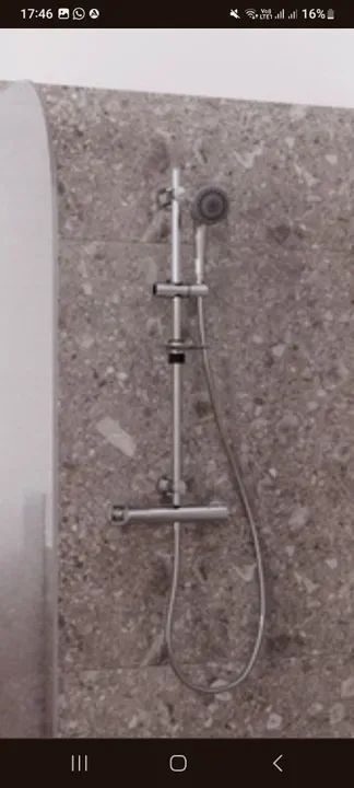 Ducha de parede moderno e elegante