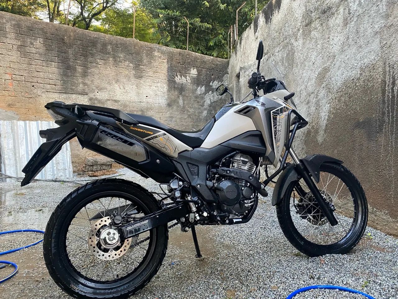 Sahara 300 ADVENTURE 2024  - Foto 3
