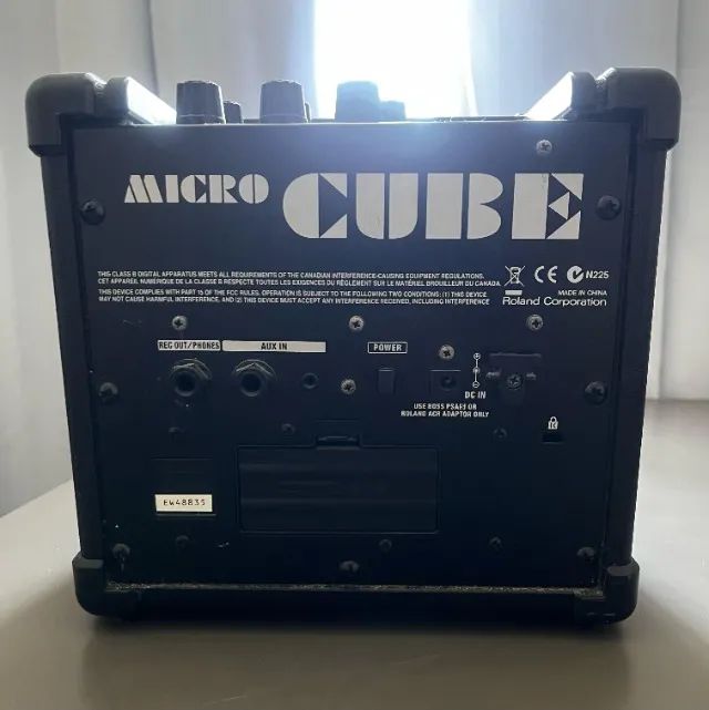 Amplificador Roland Micro Cube Para Guitarra de 2W - Foto 3