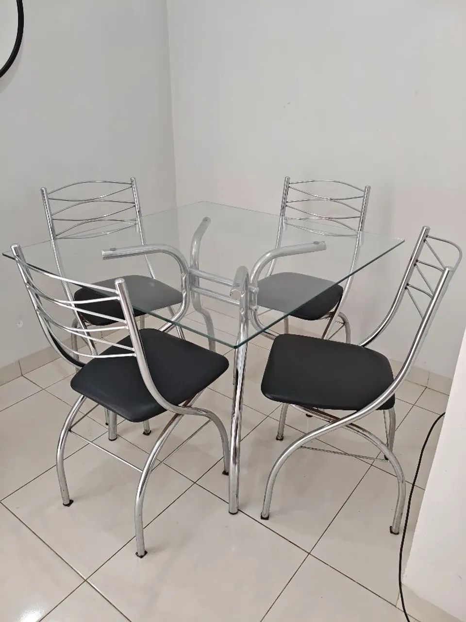 Conjunto mesa de vidro + 4 cadeiras