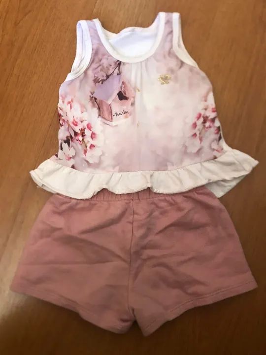 Lote roupas menina 2/3 anos, 3 vestidos e 1 conjunto - Foto 3