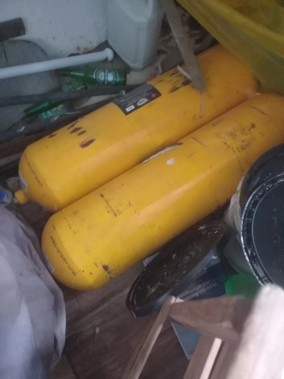 Cilindros Amarelos para Carro
